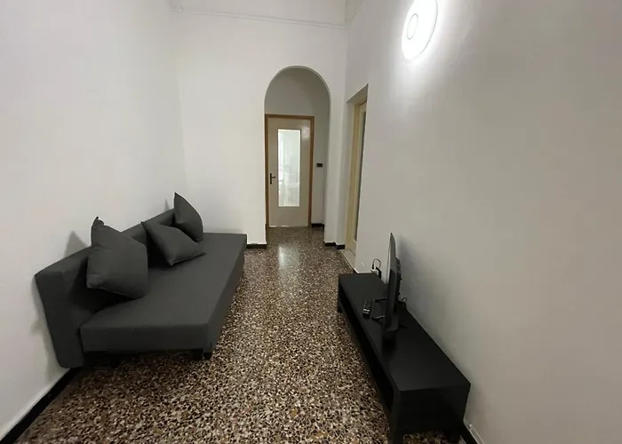 La Finestra Su Savona, Appartement *