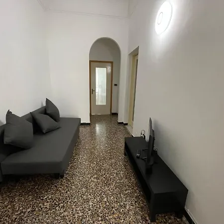 La Finestra Su Savona, Apartment *